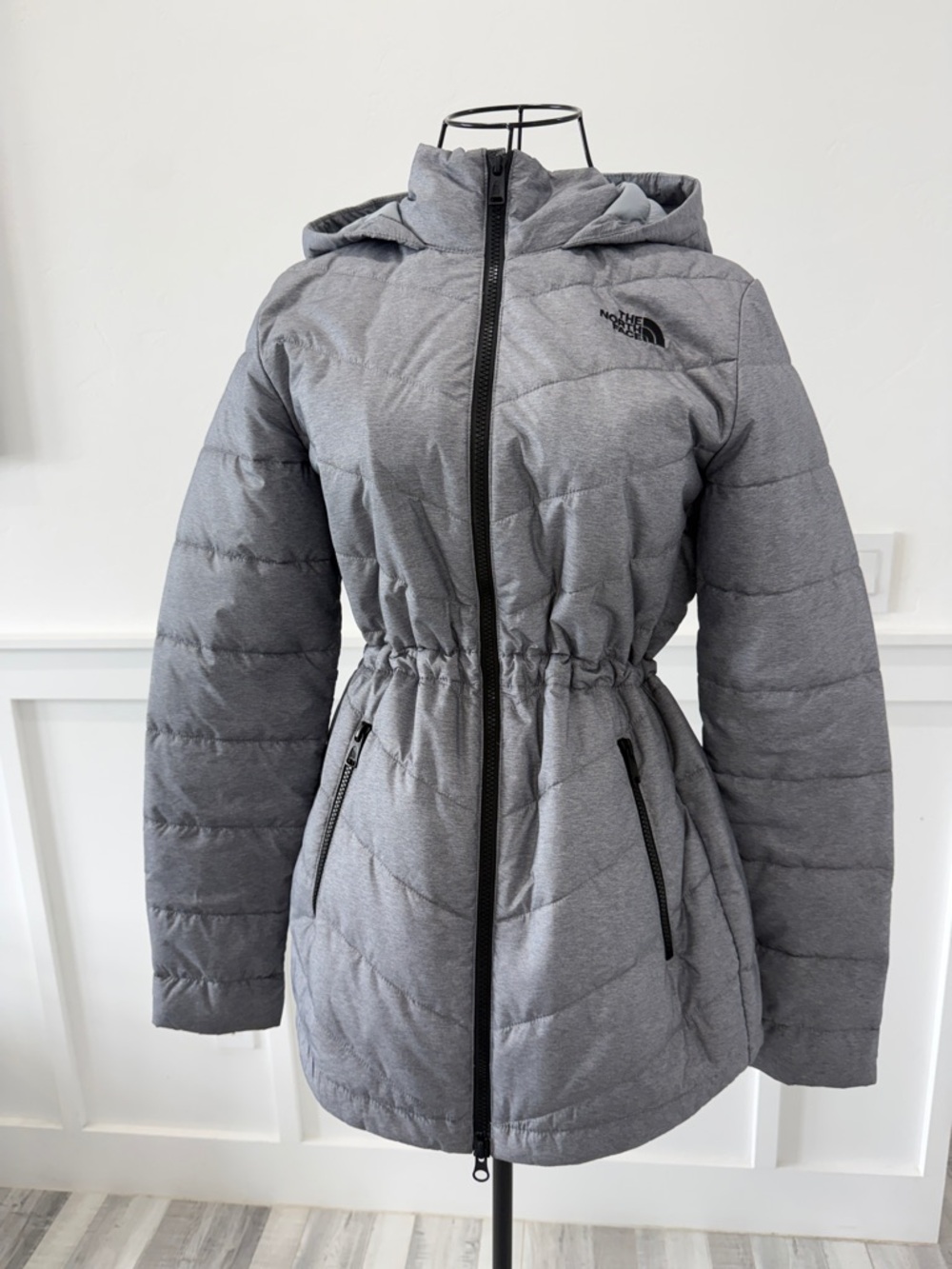 The North Face Women's Heather Gray Cinch-Waist Puffer Jacket